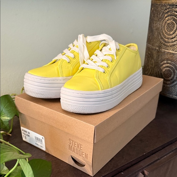 Steve Madden Bobbi30 Neon Yellow Lemon Platform Sneakers - Picture 1 of 16